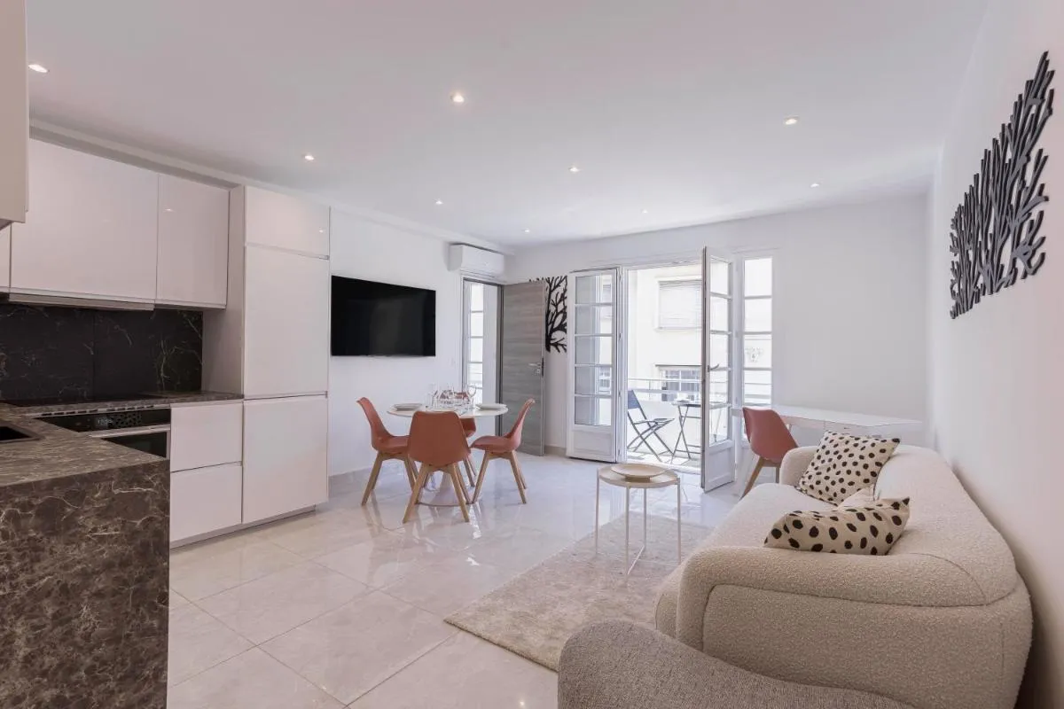 Image 4 of Cannes Molière – Palais, Plage, Balcon, Clim et Centre ville