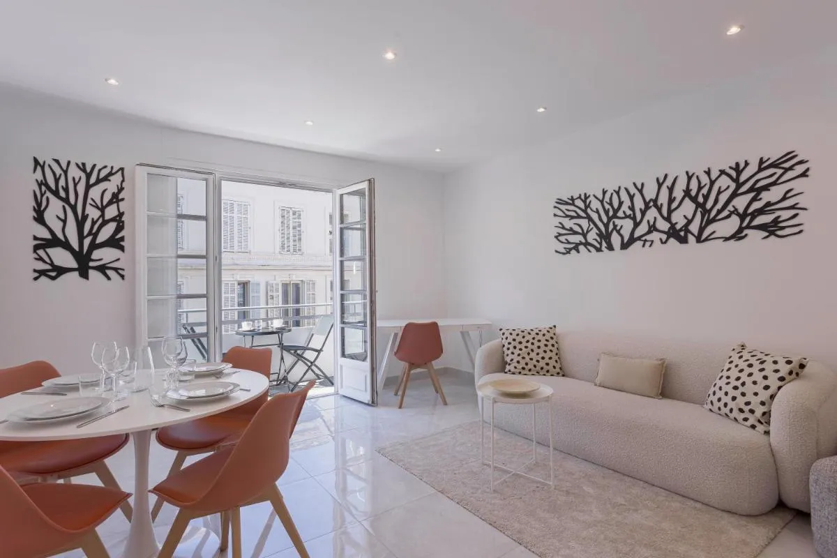 Image 3 of Cannes Molière – Palais, Plage, Balcon, Clim et Centre ville