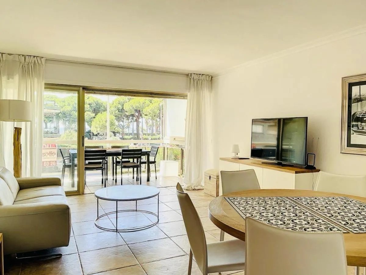 Image 2 of Cannes Palm Beach