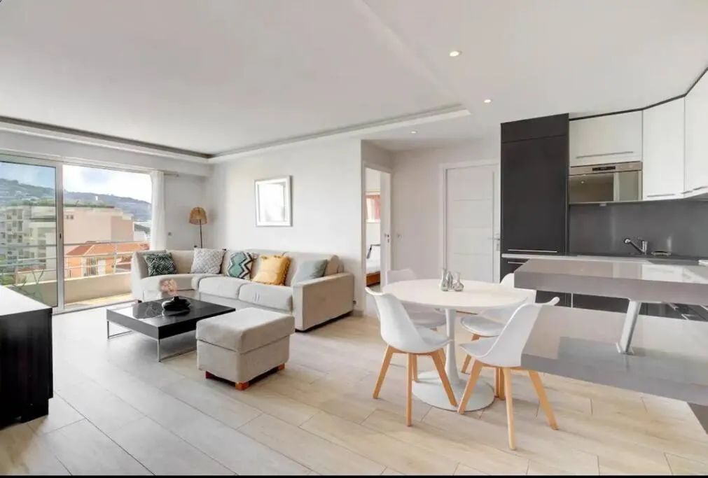 Image 3 of Cannes Palm Beach – 2 chambres Vue mer