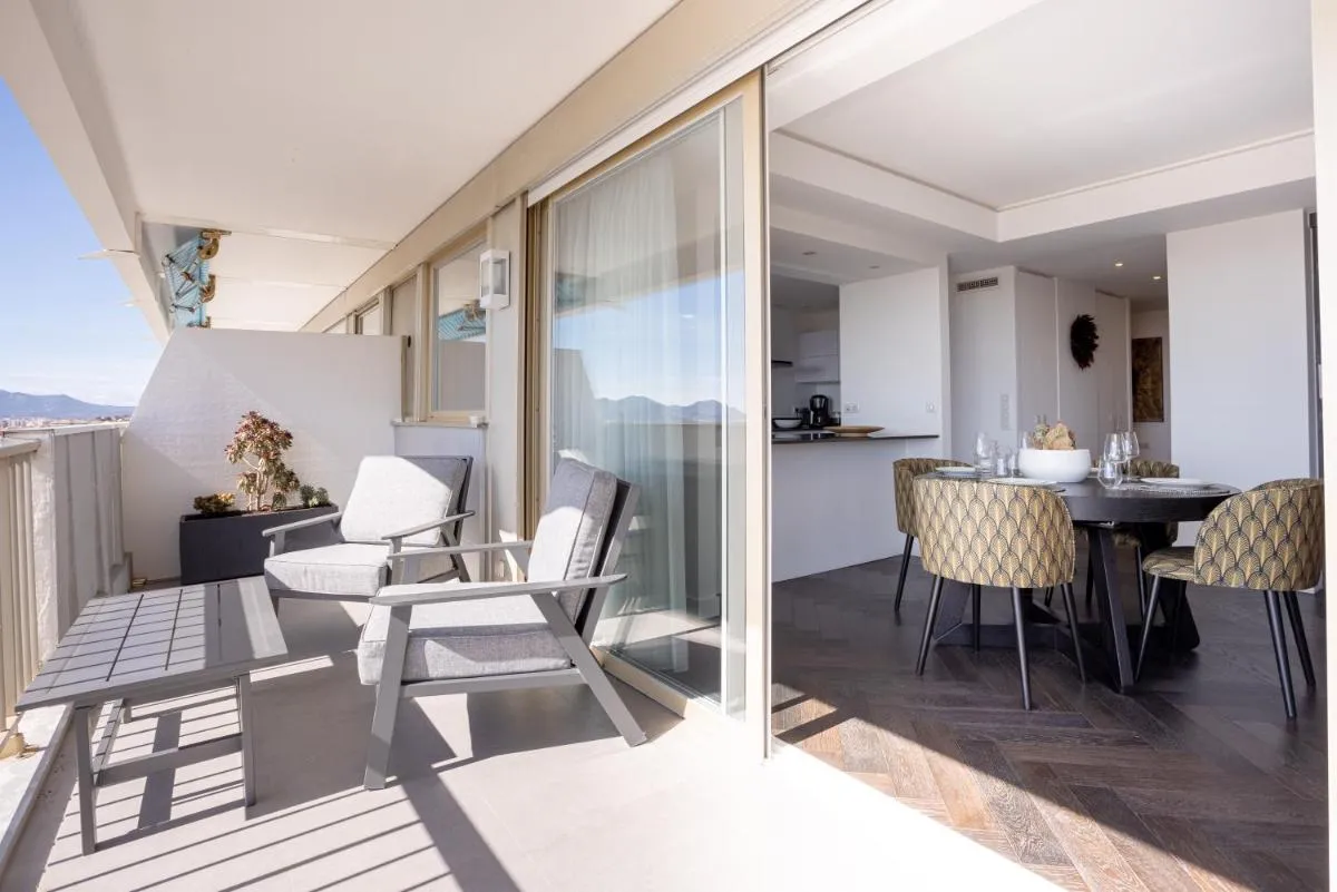 Image 4 of Cannes Panorama – Piscine, vue mer, parking, clim