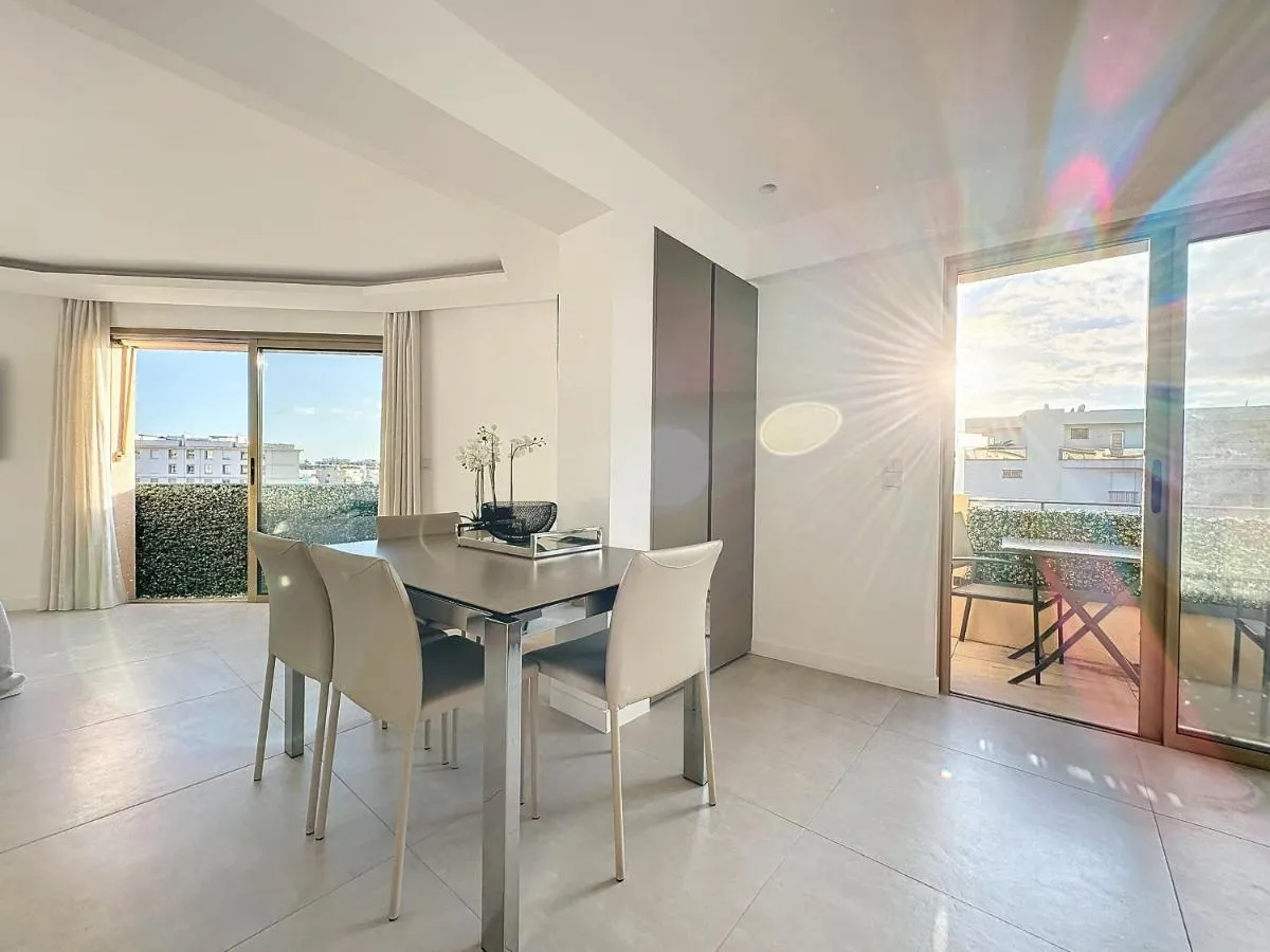 Image 3 of Cannes Pointe Croisette – 2 couchages