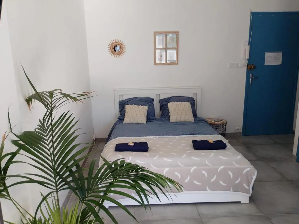 Image 1 of Cannes Pointe Croisette studio plage 2 min à Pieds