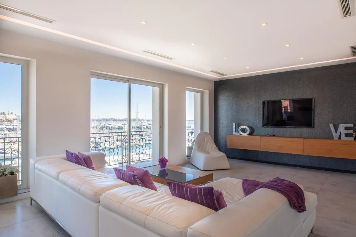 Image 4 of Cannes Vieux Port