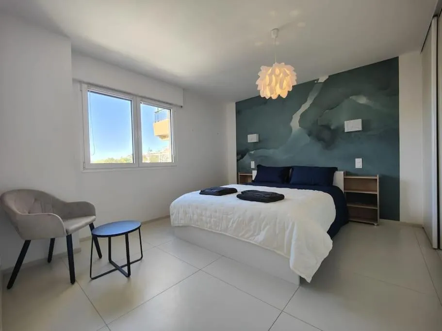 Image 1 of Cannes Vue mer T2 61m²+ parking