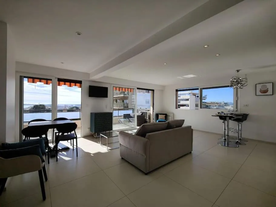 Image 4 of Cannes Vue mer T2 61m²+ parking