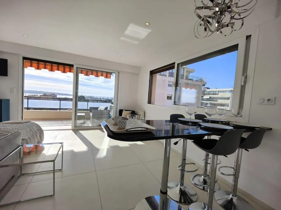 Image 3 of Cannes Vue mer T2 61m²+ parking