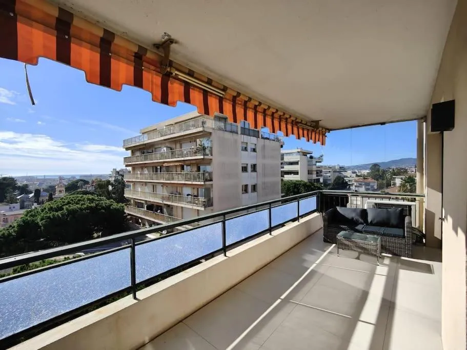 Image 5 of Cannes Vue mer T2 61m²+ parking