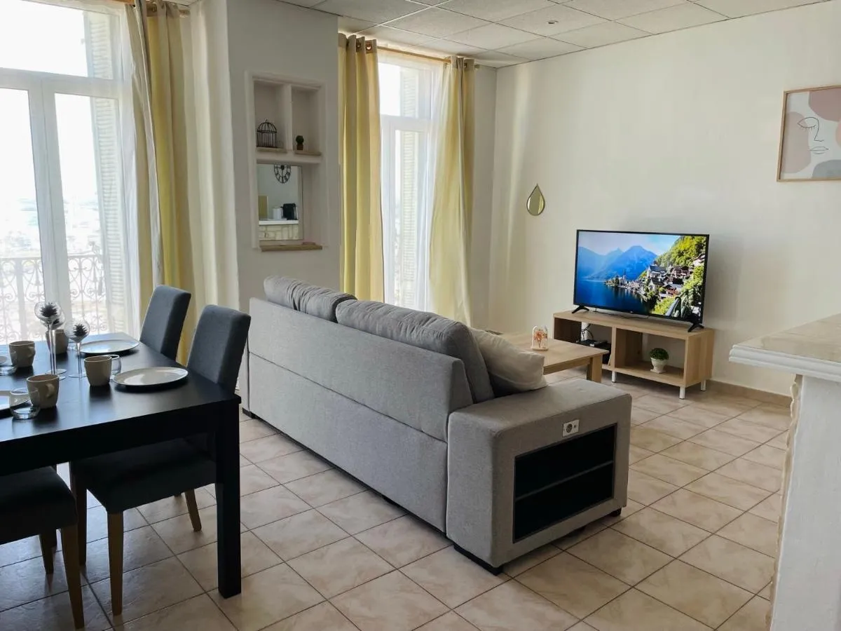 Image 4 of Cannes : Agréable et lumineux appartement vue mer