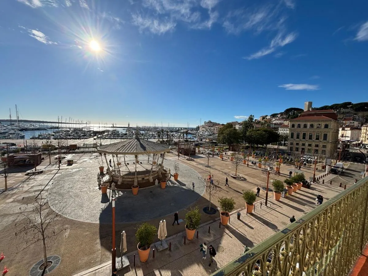 Image 5 of Cannes : Agréable et lumineux appartement vue mer