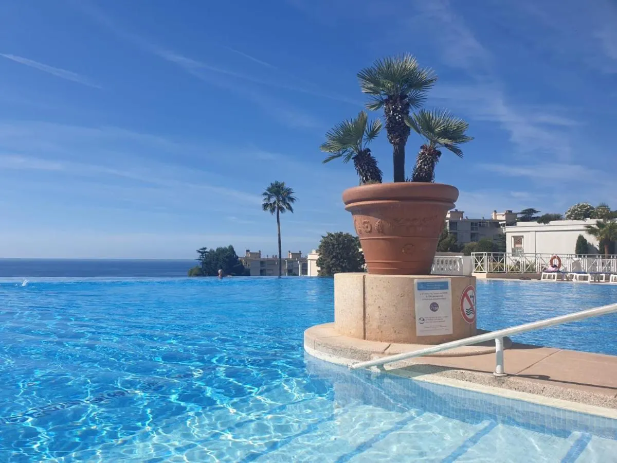 Image 3 of Cannes & More