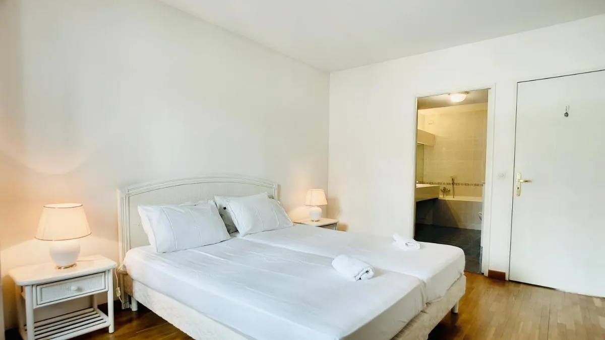 Image 6 of Cannes : superbe terrasse rue d’Antibes