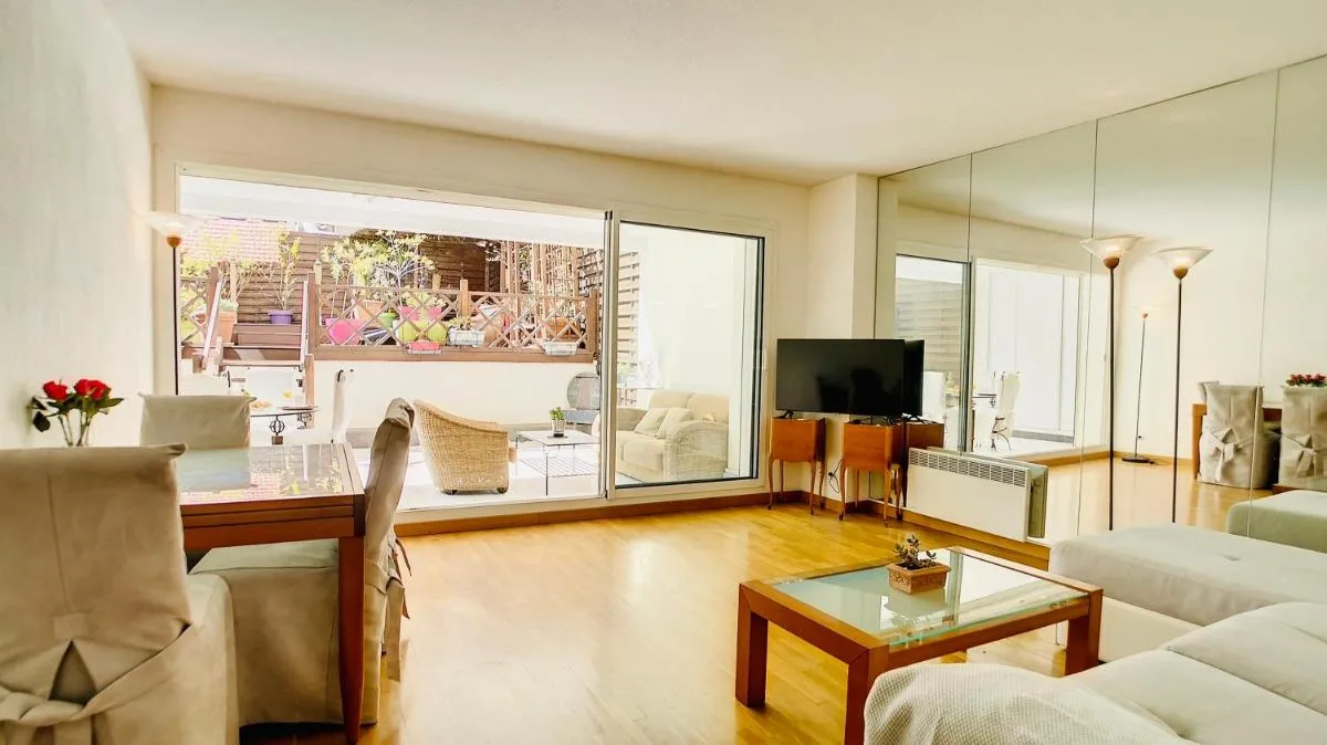 Image 4 of Cannes : superbe terrasse rue d’Antibes