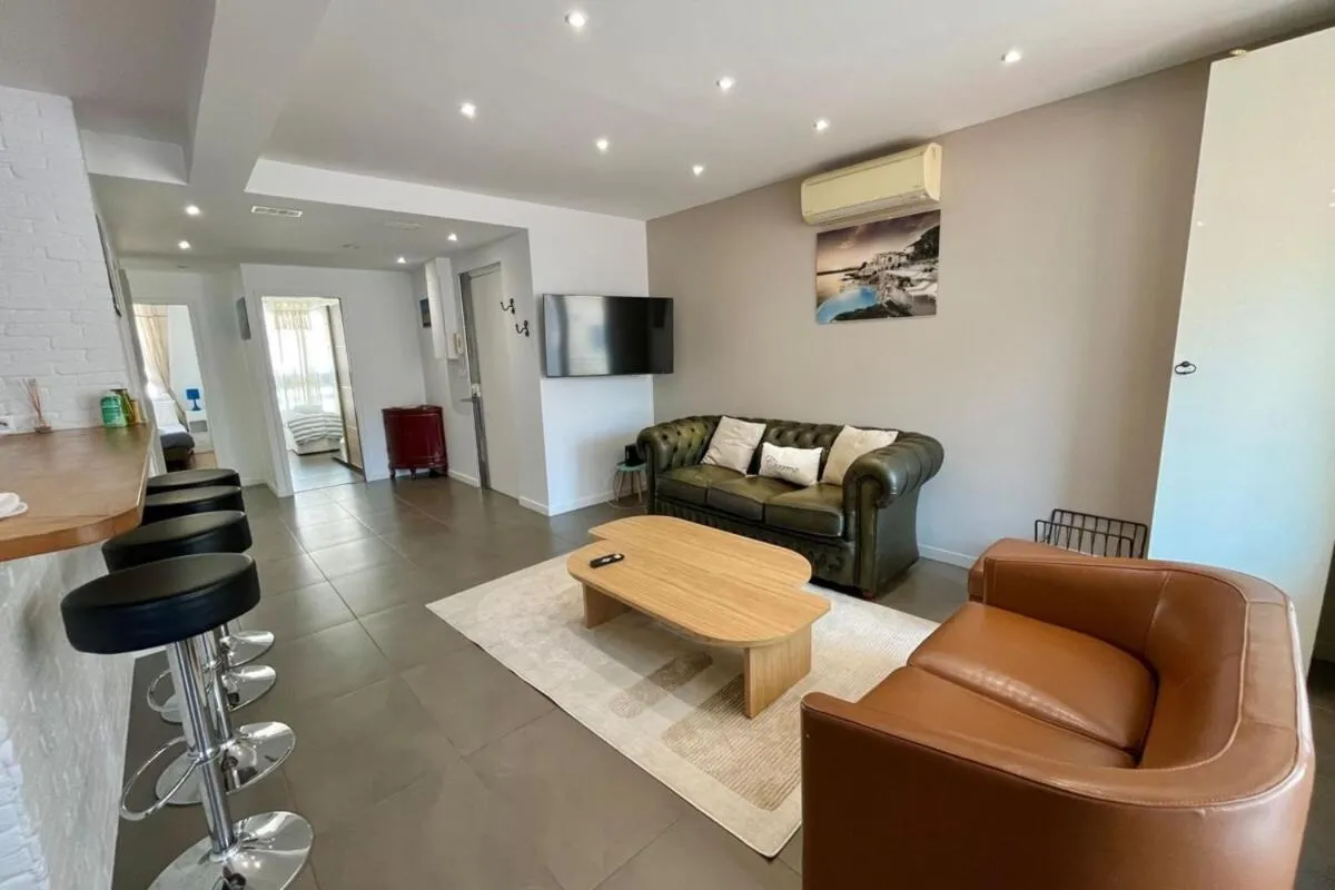 Image 4 of Cannes center perfect 3 bedroom