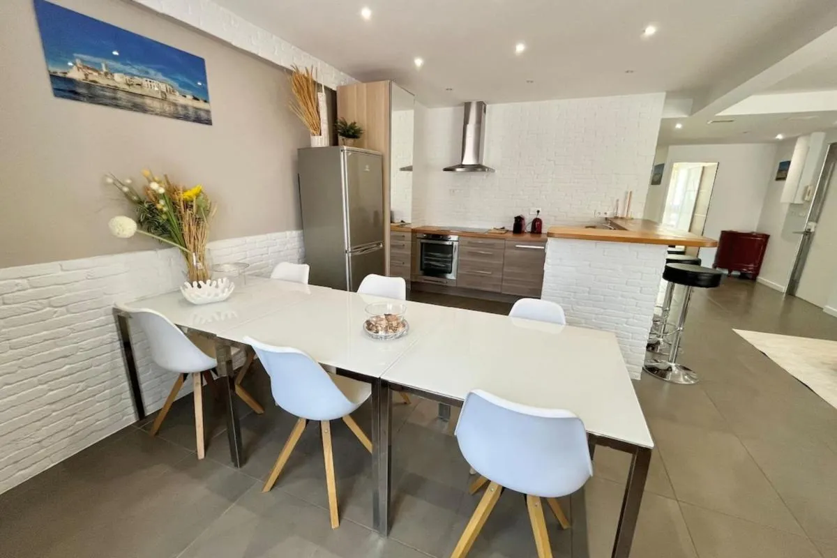 Image 5 of Cannes center perfect 3 bedroom