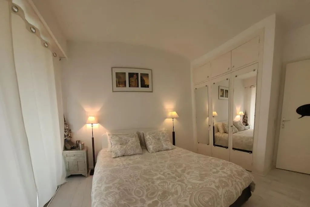 Image of Cannes centre beau 2 pièces 50 M2 plus terrasse à 12 min plages et Palais au calme