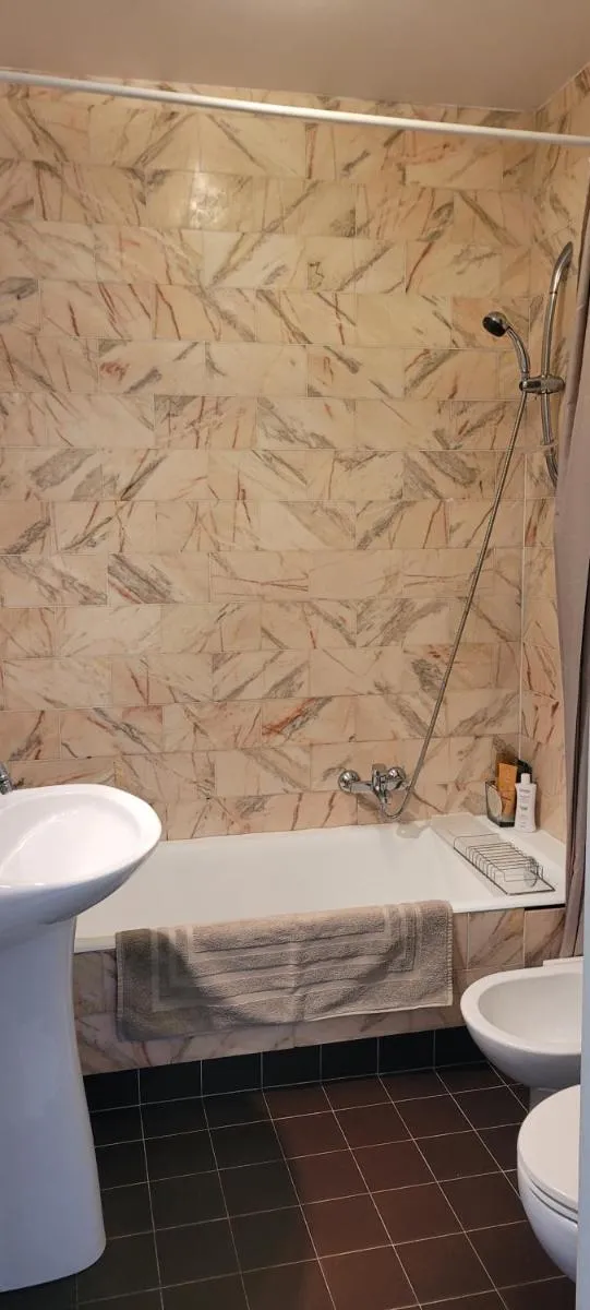 Image 1 of Cannes centre beau 2 pièces 50 M2 plus terrasse à 12 min plages et Palais au calme