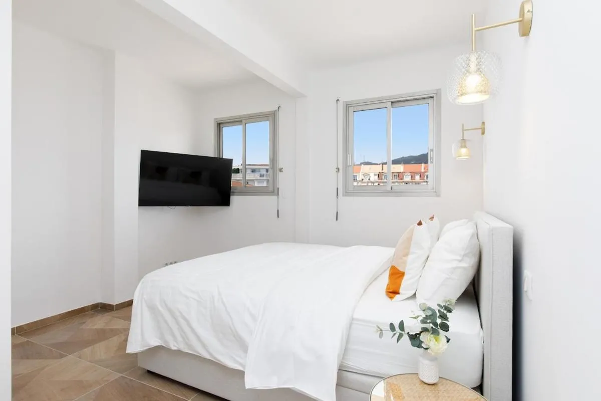 Image 4 of Carlton area lux 2 beds 2 baths