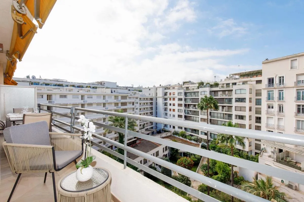 Image 5 of Carlton area lux 2 beds 2 baths