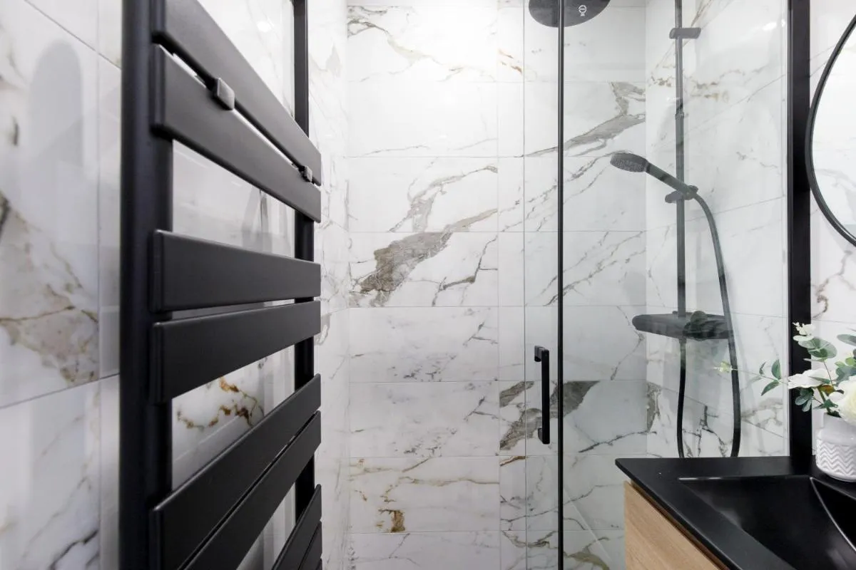 Image 2 of Carlton area lux 2 beds 2 baths