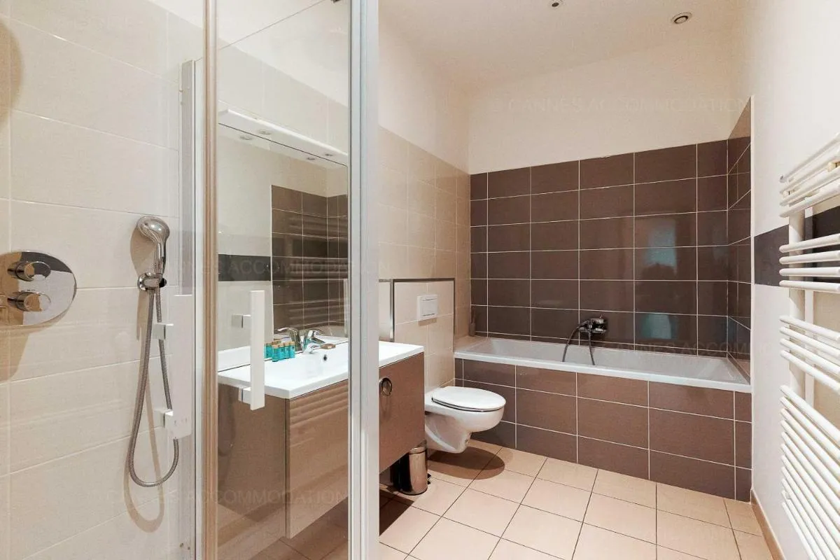 Image 2 of Carrousel 4