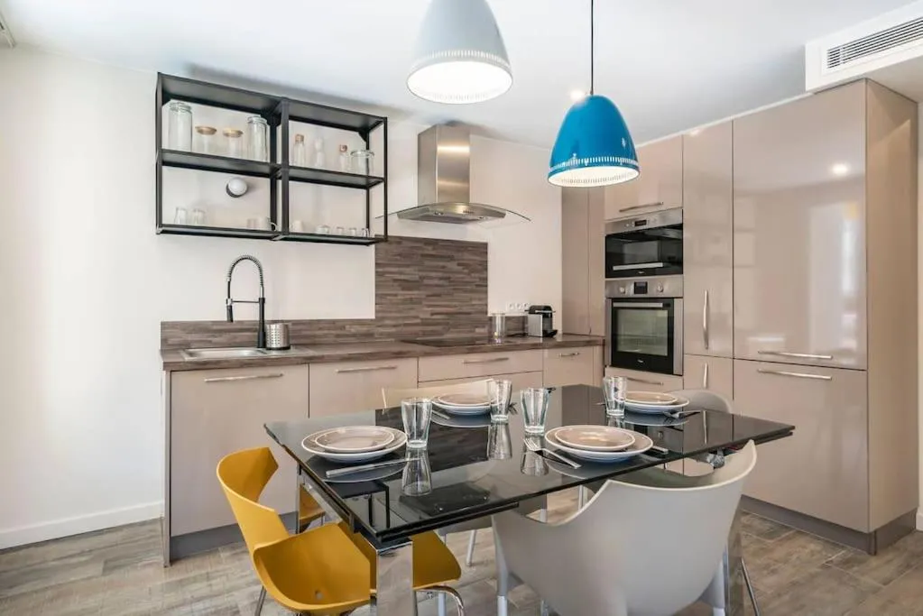 Image 3 of Centre ville Croisette