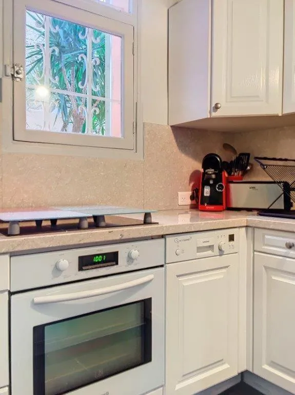 Image 3 of Charmant studio