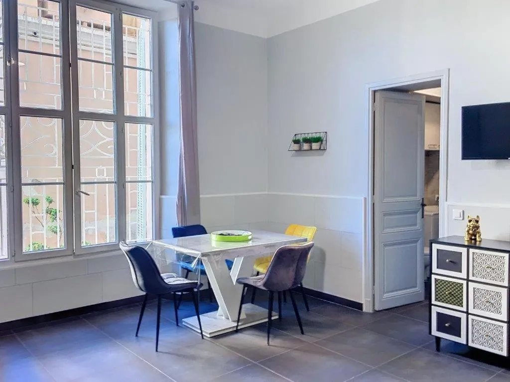 Image of Charmant studio