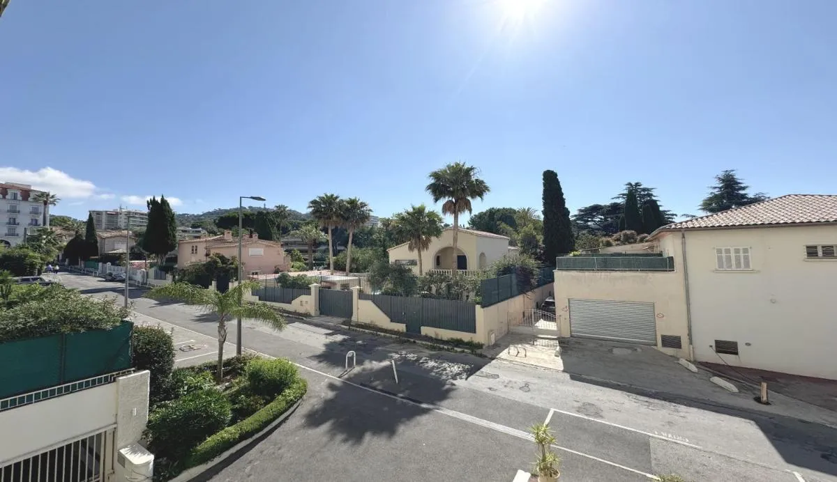 Image 5 of Charming 2 room , 52 m2, very spacious, bright and near sea Martinez hotel