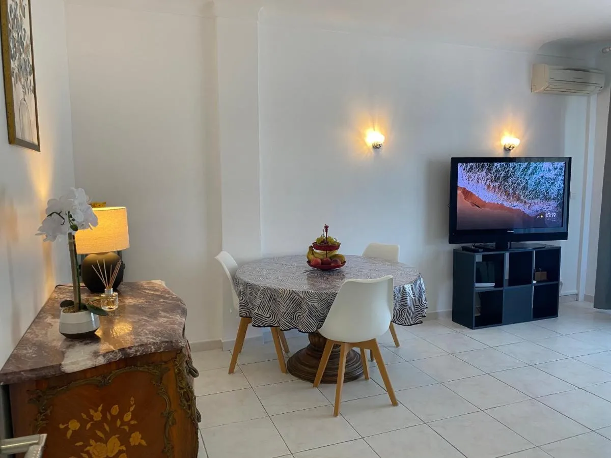 Image 4 of Charming apartment in the centre of Cannes