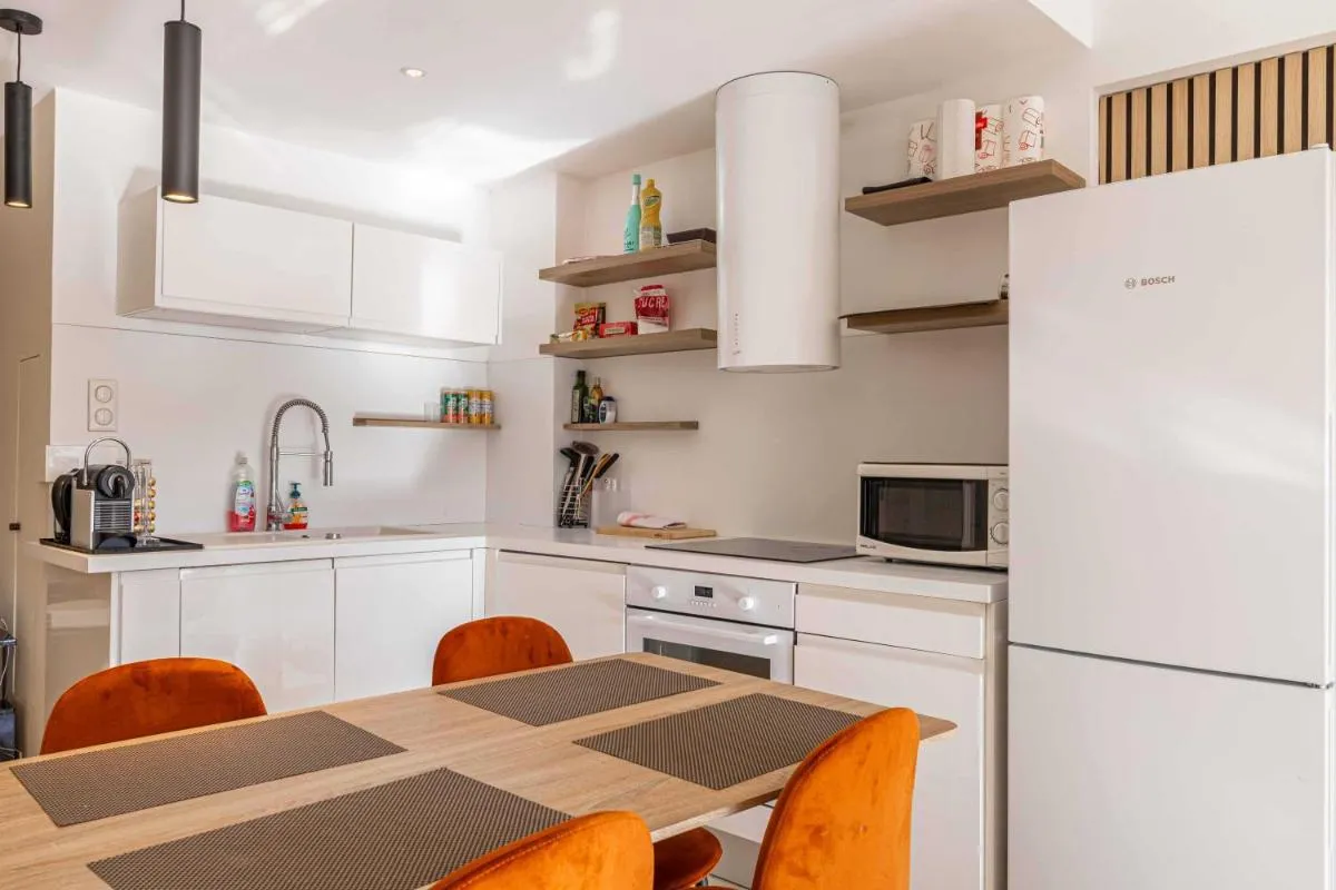 Image 5 of Charming apartment on Boulevard Alexandre III