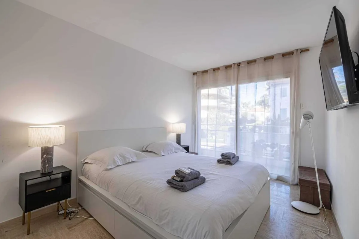 Image 6 of Charming apartment on Boulevard Alexandre III