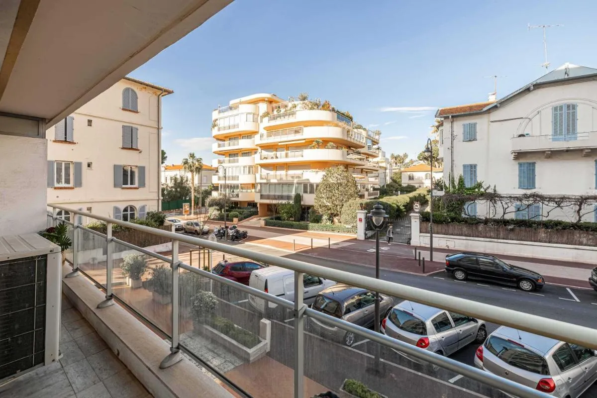 Image 4 of Charming apartment on Boulevard Alexandre III