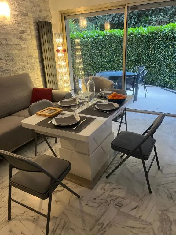 Image of Chic 47m2, 2 rooms, ground floor, nice patio, 280m beach Croisette