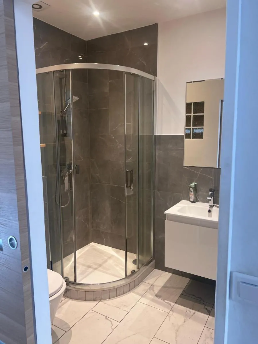 Image 3 of Choose to be central !