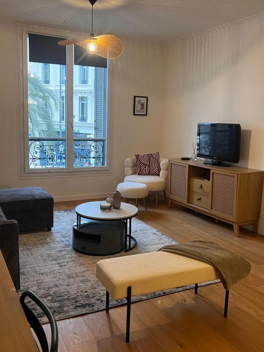 Image 1 of Choose to be central !