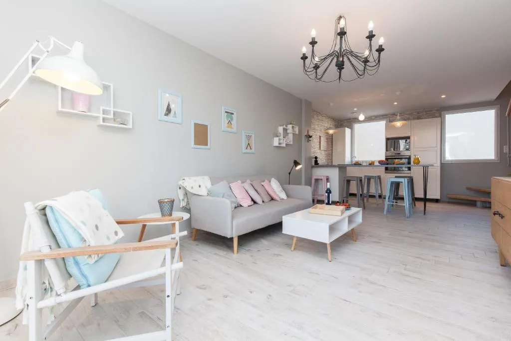 Image of Cocooning 3 pièces duplex 3 étoiles calme centre ville à 5mn plages et Palais