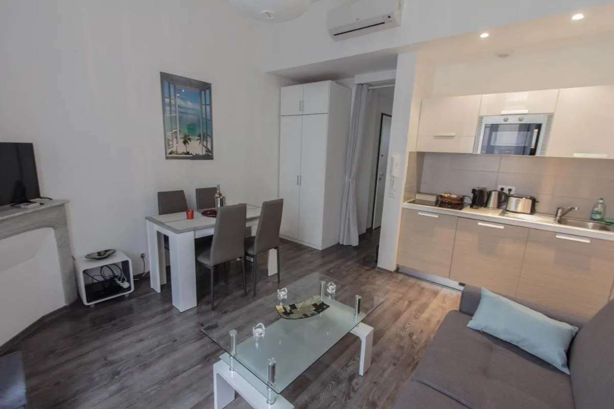 Image 1 of Coeur de Cannes – 5mn Croisette Palais – Terrasse et Parking