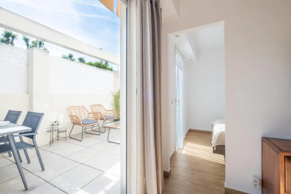 Image 6 of Comfy apartment with residential swimming pool