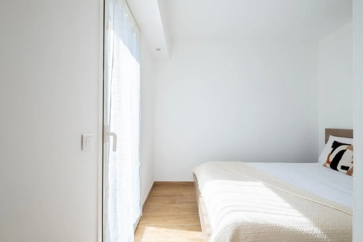 Image 5 of Comfy apartment with residential swimming pool