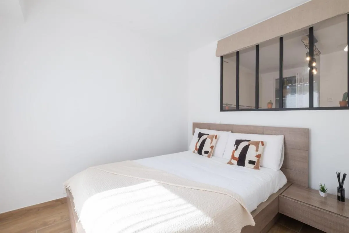 Image 4 of Comfy apartment with residential swimming pool