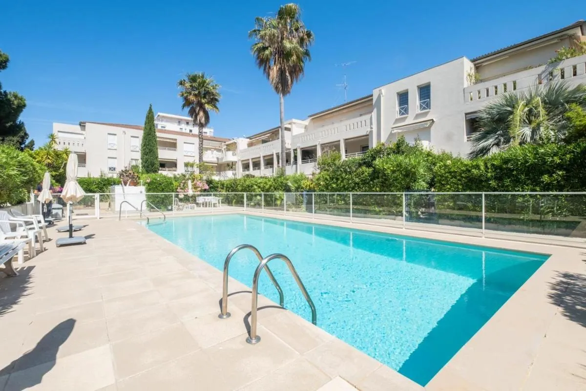 Image 2 of Comfy apartment with residential swimming pool