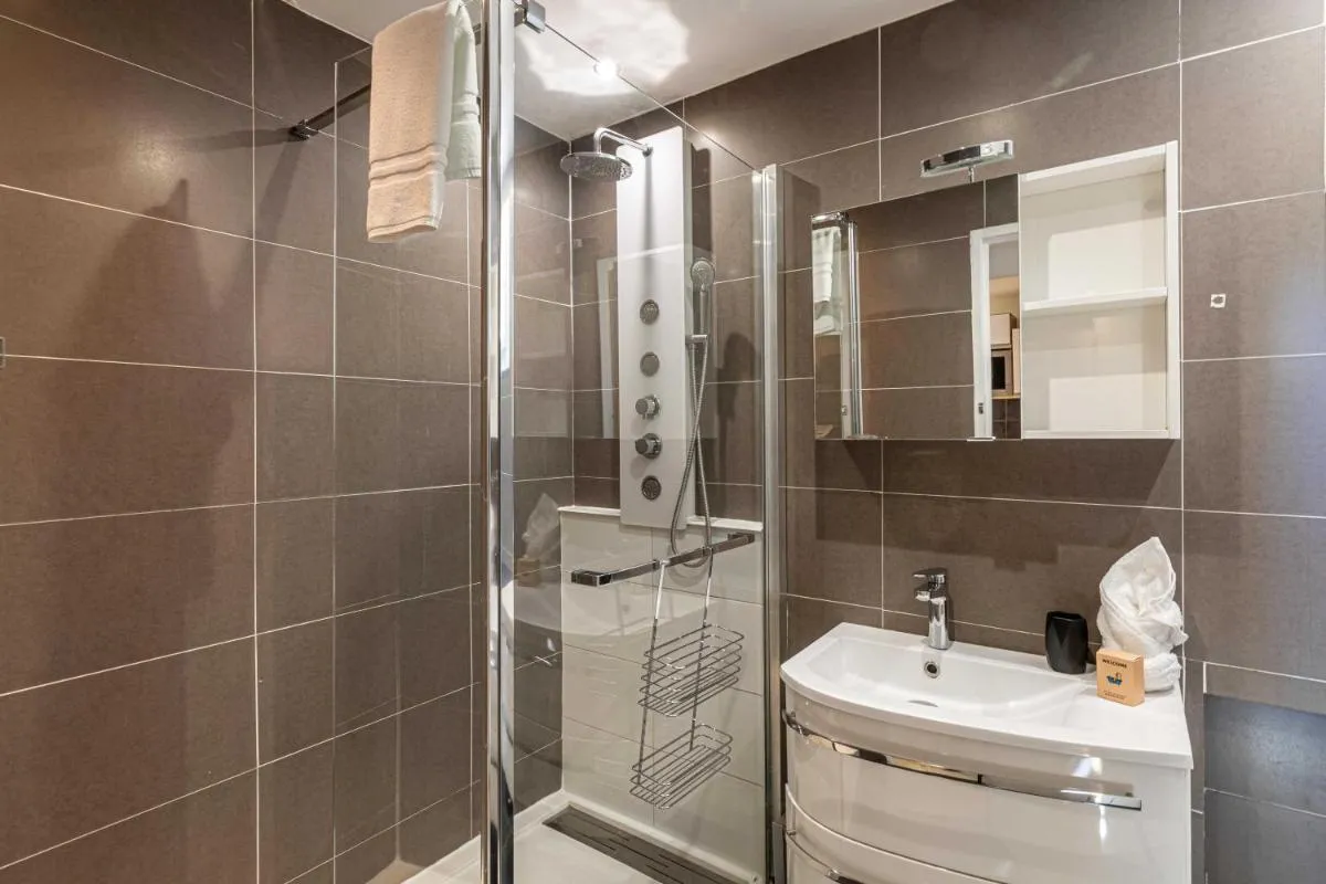 Image 1 of Cosy 2-Bedroom apartment – close to Martinez Hotel