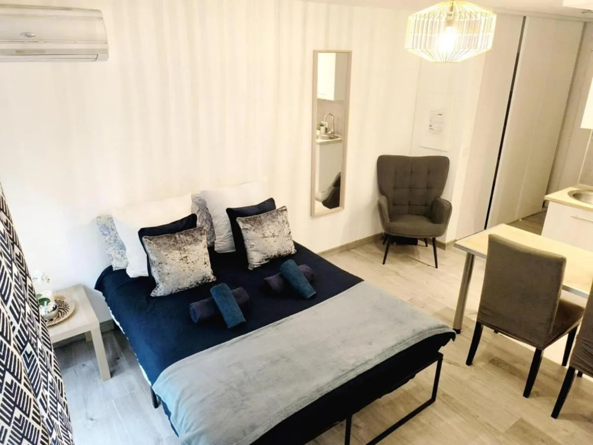 Image 1 of Cosy Studio avec piscine résidentielle & Proche centre ville