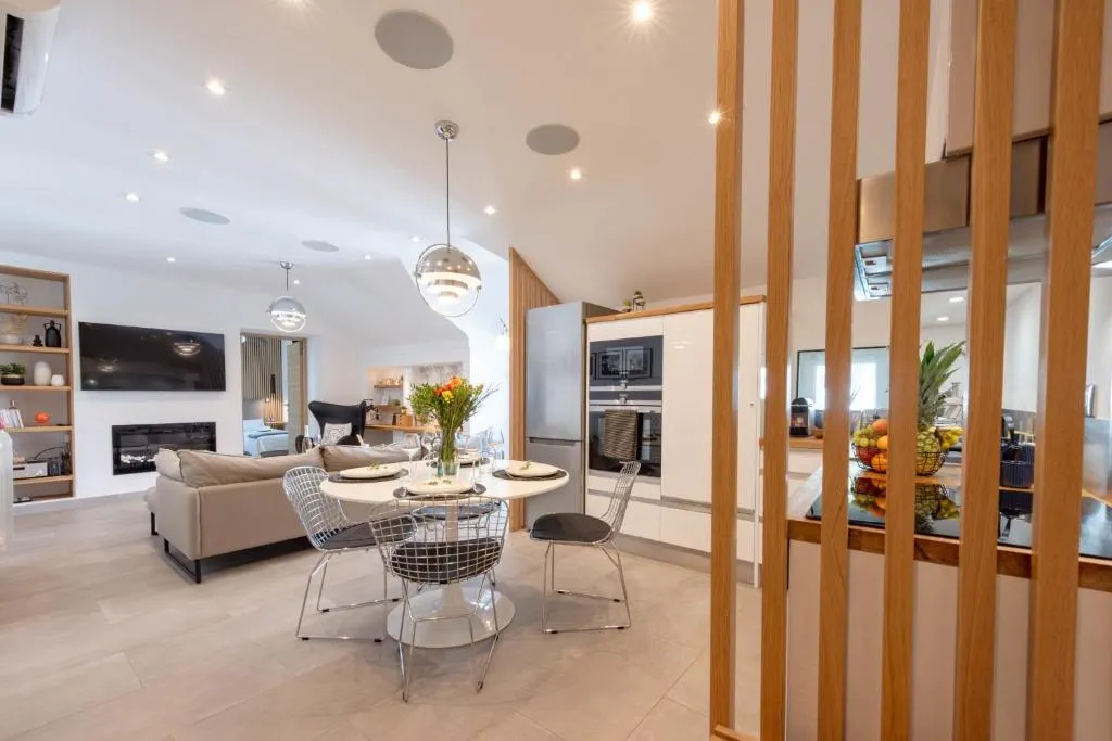 Image of Cozy 2-Br Apartment 1 min from the Beaches