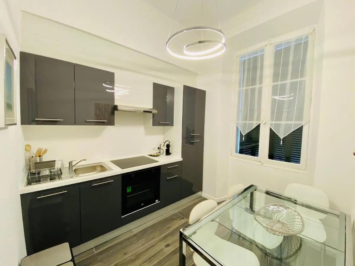 Image 1 of Cozy 2 bedroom apartment in the centre of Cannes near the CROISETTE