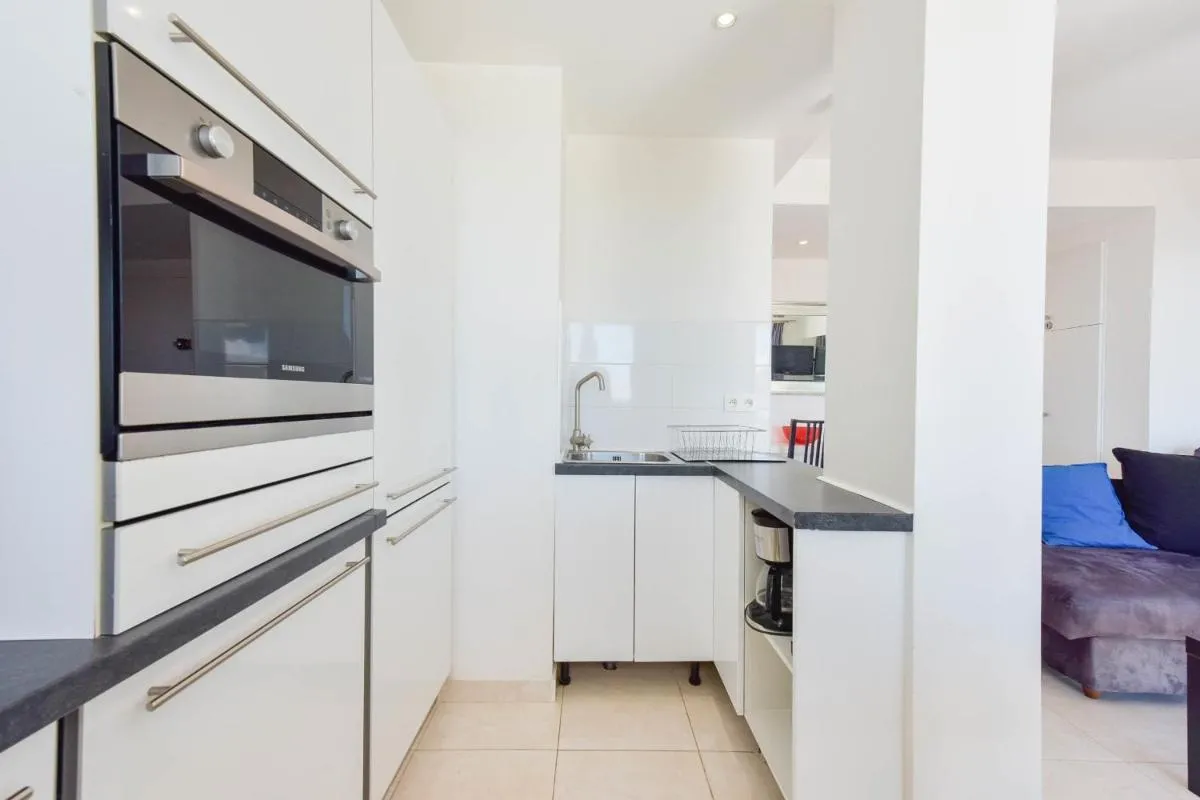 Image 5 of Cozy top-floor 2-Br apartment terrace and sea view