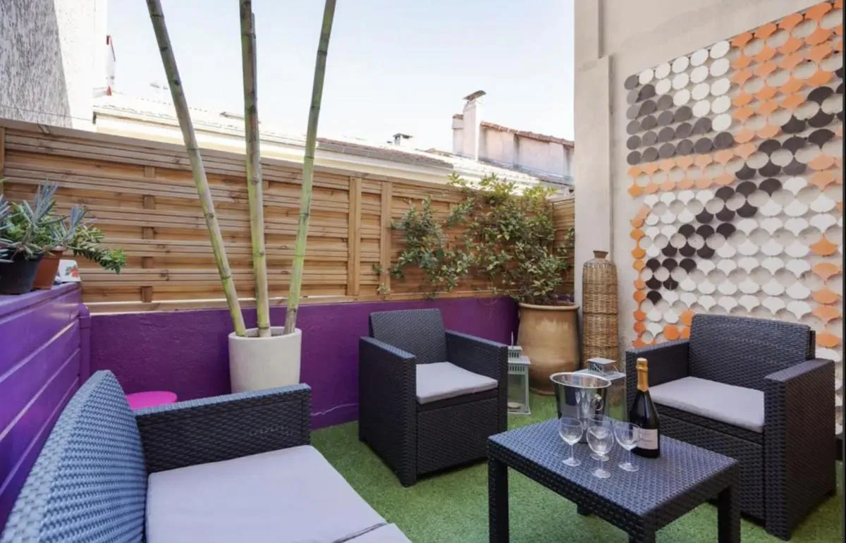 Image 4 of Croisette Beach Cannes Banane 4 sleeps Apart