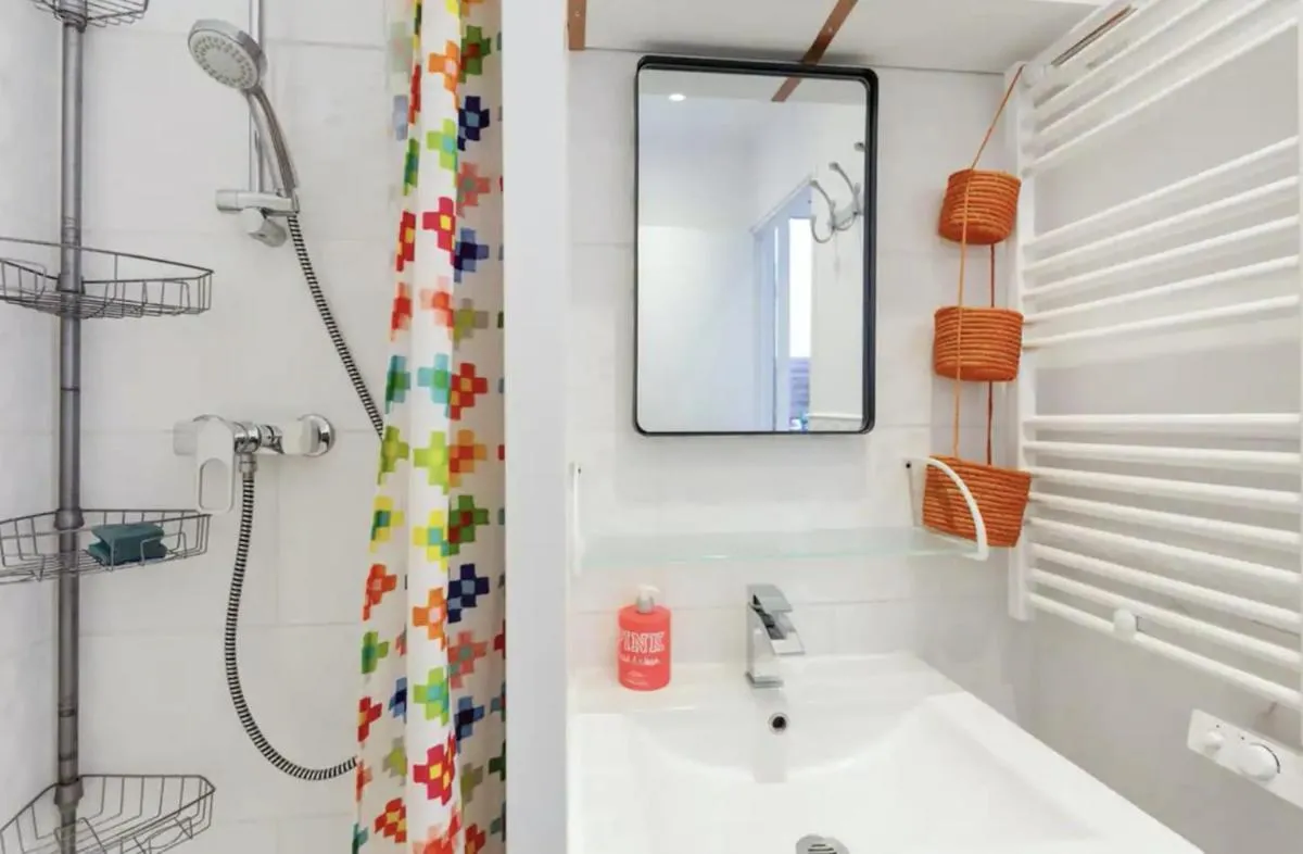 Image 2 of Croisette Beach Cannes Banane 4 sleeps Apart