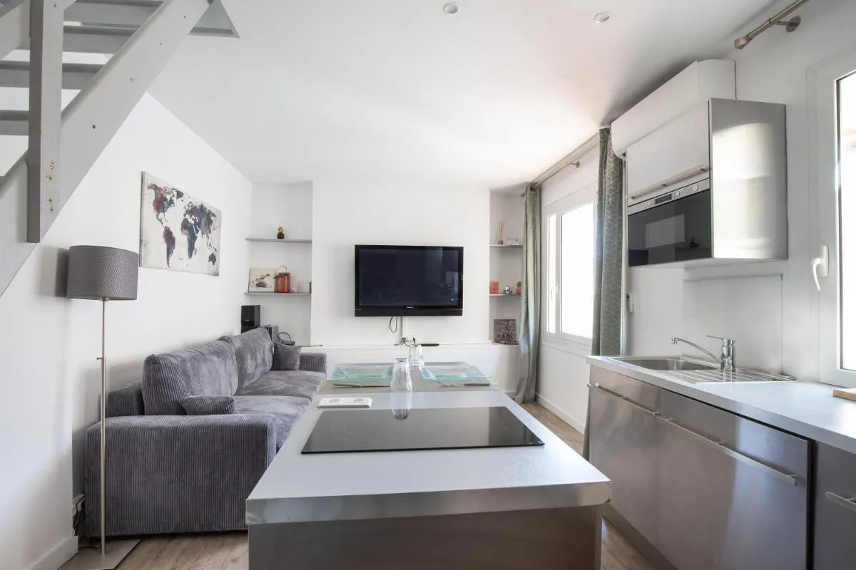 Image 2 of Croisette Escape – Wifi – Clim – Hypercentre